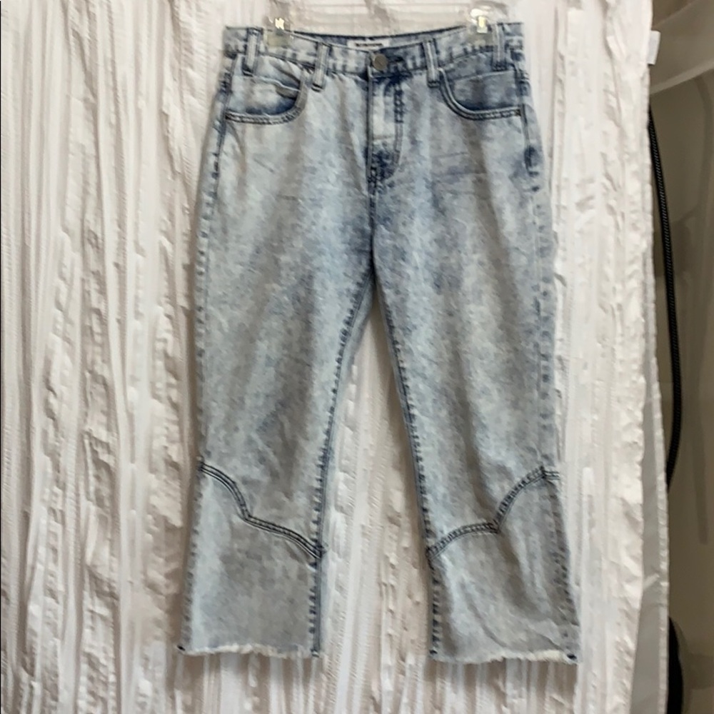 One Teaspoon distressed ankle length/Capri jeans.